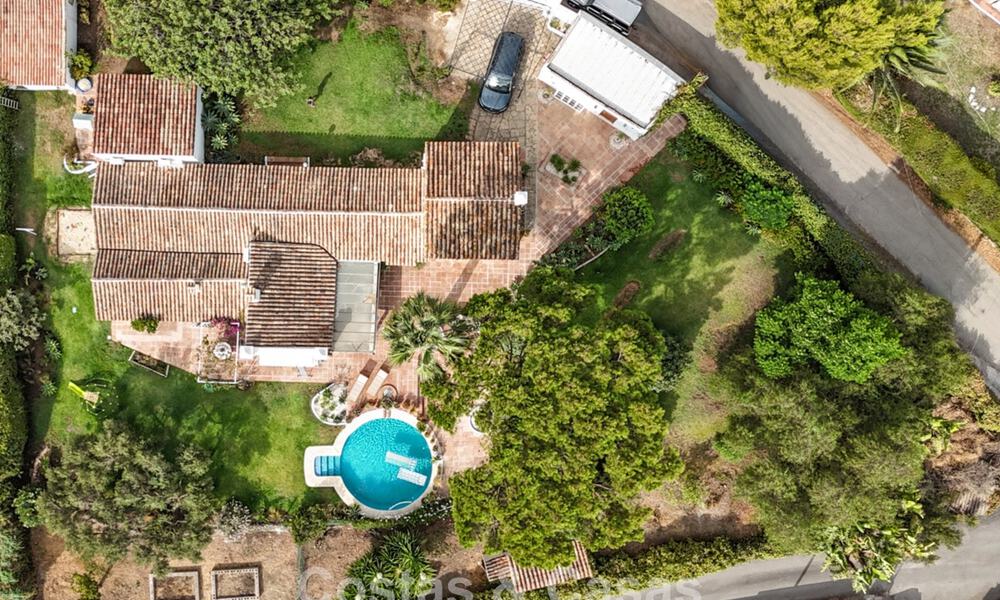 Encantadora villa rústica con confort moderno en venta en Guadalmina Alta, Marbella 798297