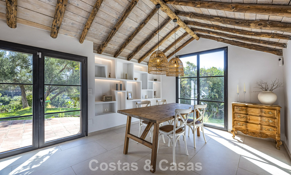 Encantadora villa rústica con confort moderno en venta en Guadalmina Alta, Marbella 798298