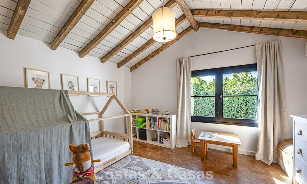Encantadora villa rústica con confort moderno en venta en Guadalmina Alta, Marbella 798299