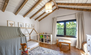 Encantadora villa rústica con confort moderno en venta en Guadalmina Alta, Marbella 798299 