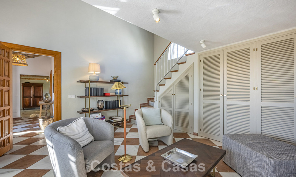 Encantadora villa rústica con confort moderno en venta en Guadalmina Alta, Marbella 798301
