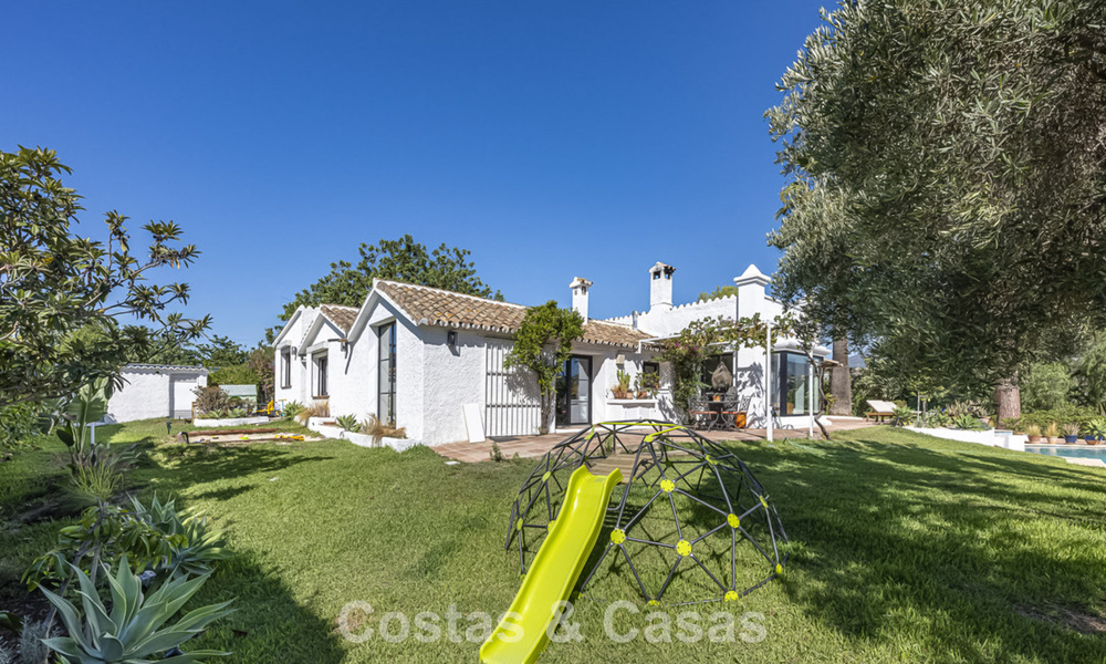 Encantadora villa rústica con confort moderno en venta en Guadalmina Alta, Marbella 798305