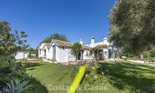 Encantadora villa rústica con confort moderno en venta en Guadalmina Alta, Marbella 798305 