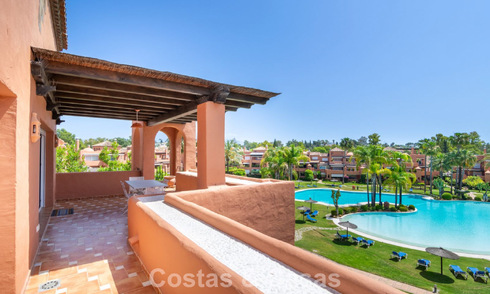 Ático elegante con amplia terraza en venta cerca de Guadalmina Baja, Marbella - Estepona 798309
