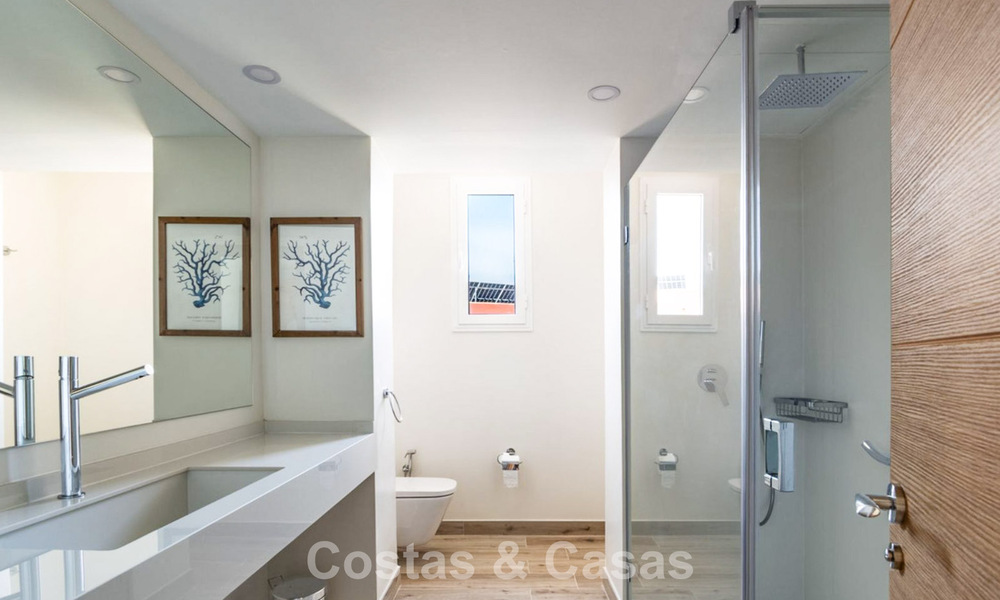 Ático elegante con amplia terraza en venta cerca de Guadalmina Baja, Marbella - Estepona 798311