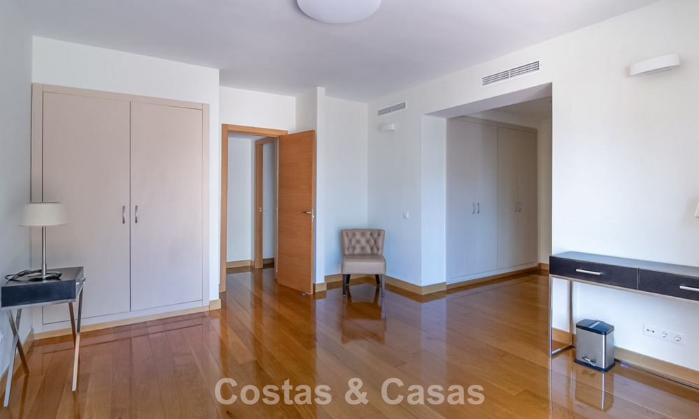 Ático elegante con amplia terraza en venta cerca de Guadalmina Baja, Marbella - Estepona 798313