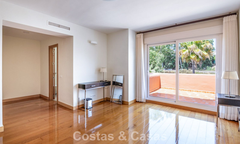 Ático elegante con amplia terraza en venta cerca de Guadalmina Baja, Marbella - Estepona 798314