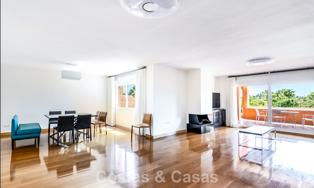Ático elegante con amplia terraza en venta cerca de Guadalmina Baja, Marbella - Estepona 798315