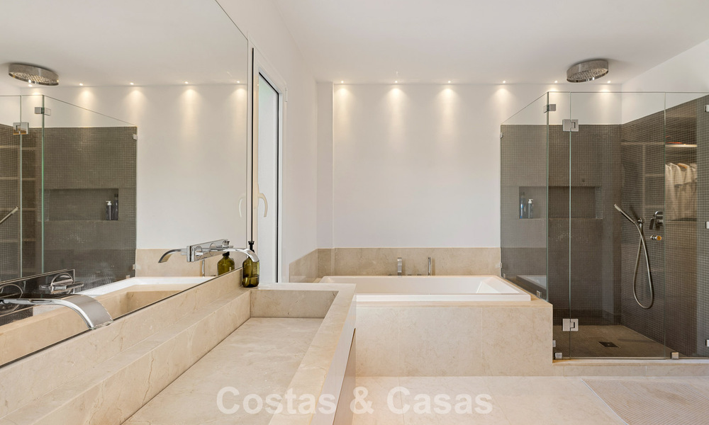 Lujoso apartamento dúplex con 4 dormitorios en venta en un complejo residencial en Nueva Andalucía, Marbella 798404