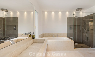 Lujoso apartamento dúplex con 4 dormitorios en venta en un complejo residencial en Nueva Andalucía, Marbella 798404 