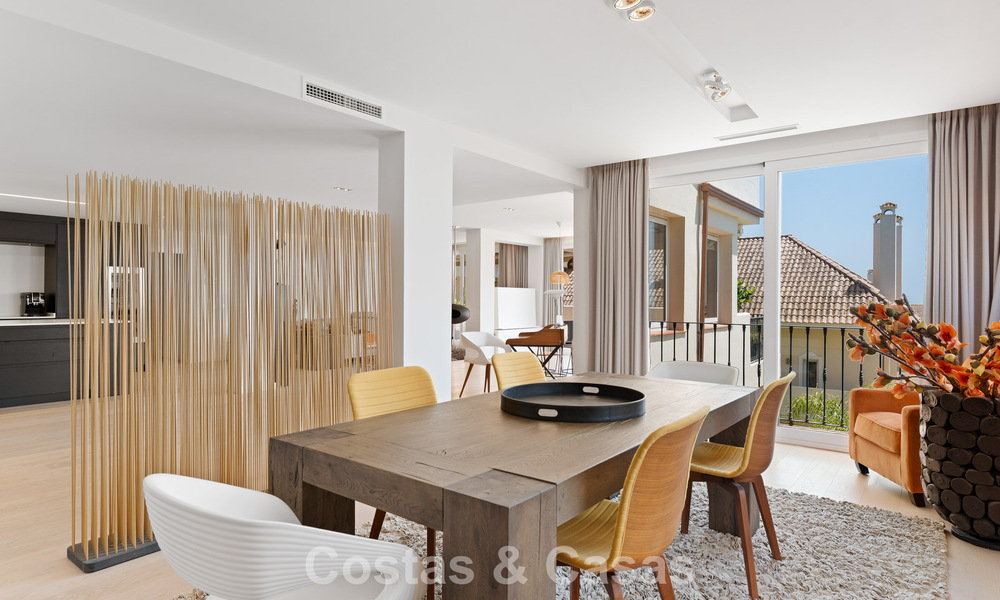 Lujoso apartamento dúplex con 4 dormitorios en venta en un complejo residencial en Nueva Andalucía, Marbella 798409