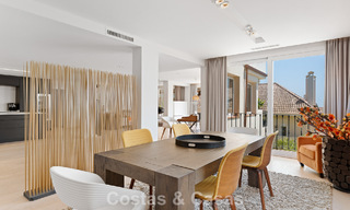 Lujoso apartamento dúplex con 4 dormitorios en venta en un complejo residencial en Nueva Andalucía, Marbella 798409 