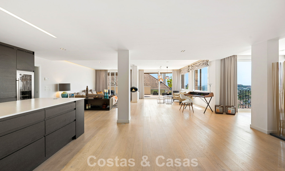Lujoso apartamento dúplex con 4 dormitorios en venta en un complejo residencial en Nueva Andalucía, Marbella 798410