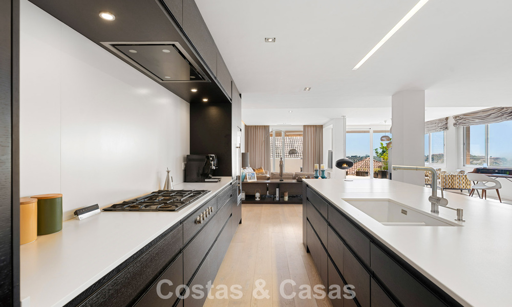 Lujoso apartamento dúplex con 4 dormitorios en venta en un complejo residencial en Nueva Andalucía, Marbella 798411
