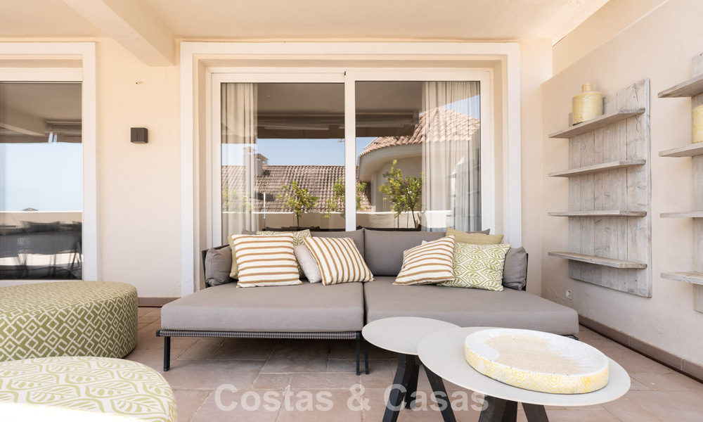 Lujoso apartamento dúplex con 4 dormitorios en venta en un complejo residencial en Nueva Andalucía, Marbella 798417