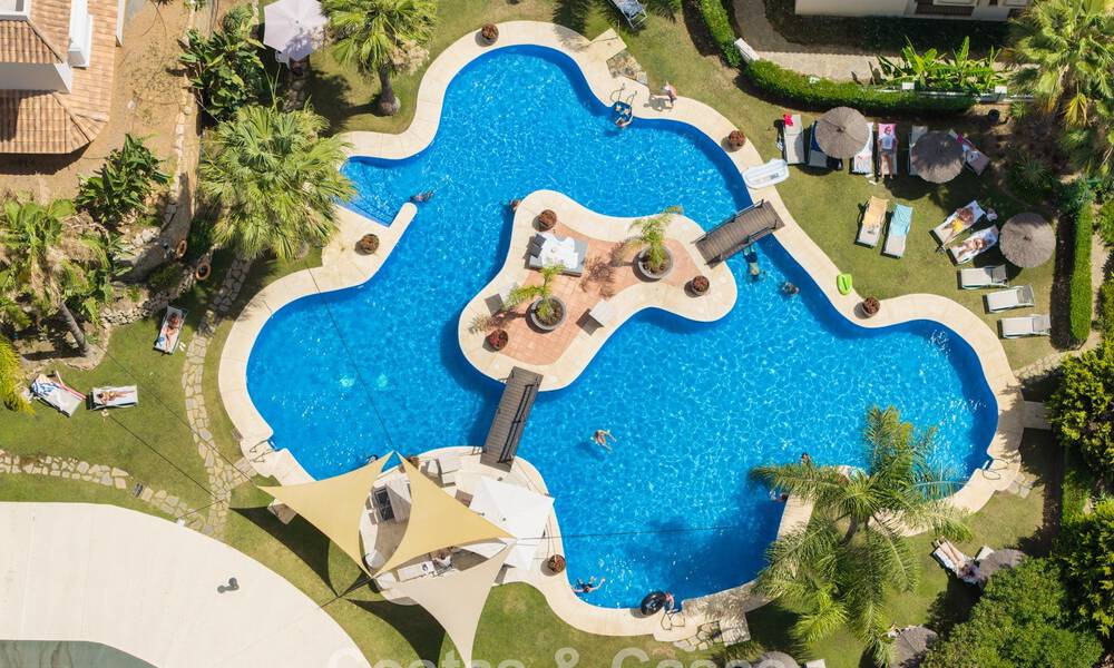 Lujoso apartamento dúplex con 4 dormitorios en venta en un complejo residencial en Nueva Andalucía, Marbella 798421