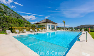 Apartamento dúplex de lujo con amplio jardín y vistas al mar en venta en Marbella - Benahavís 798317 