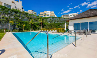 Apartamento dúplex de lujo con amplio jardín y vistas al mar en venta en Marbella - Benahavís 798318 