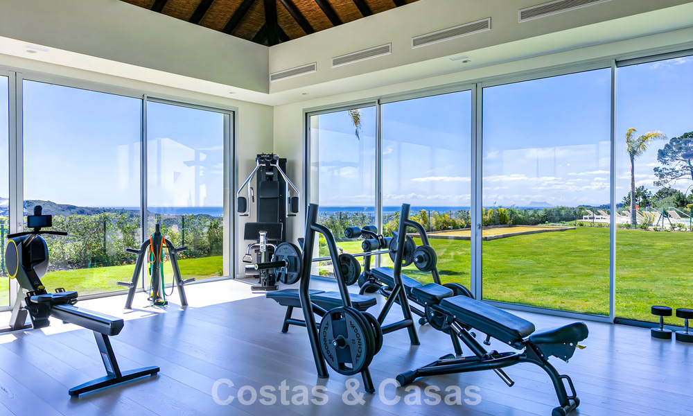Apartamento dúplex de lujo con amplio jardín y vistas al mar en venta en Marbella - Benahavís 798321
