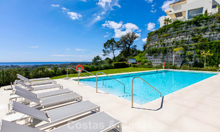 Apartamento dúplex de lujo con amplio jardín y vistas al mar en venta en Marbella - Benahavís 798322 