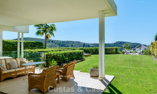Apartamento dúplex de lujo con amplio jardín y vistas al mar en venta en Marbella - Benahavís 798323 