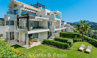 Apartamento dúplex de lujo con amplio jardín y vistas al mar en venta en Marbella - Benahavís 798325 