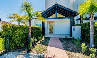 Apartamento dúplex de lujo con amplio jardín y vistas al mar en venta en Marbella - Benahavís 798326 