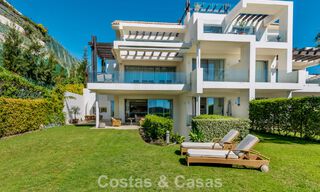 Apartamento dúplex de lujo con amplio jardín y vistas al mar en venta en Marbella - Benahavís 798329 