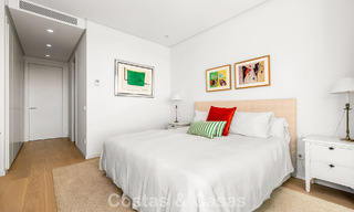 Apartamento dúplex de lujo con amplio jardín y vistas al mar en venta en Marbella - Benahavís 798339 