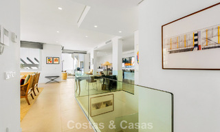 Apartamento dúplex de lujo con amplio jardín y vistas al mar en venta en Marbella - Benahavís 798342 