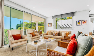 Apartamento dúplex de lujo con amplio jardín y vistas al mar en venta en Marbella - Benahavís 798348 