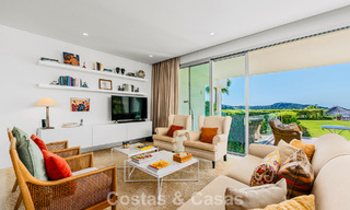 Apartamento dúplex de lujo con amplio jardín y vistas al mar en venta en Marbella - Benahavís 798349 