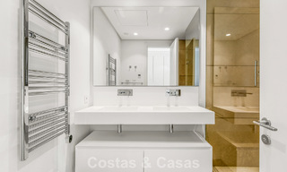 Apartamento dúplex de lujo con amplio jardín y vistas al mar en venta en Marbella - Benahavís 798350 