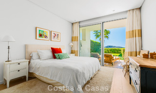 Apartamento dúplex de lujo con amplio jardín y vistas al mar en venta en Marbella - Benahavís 798351 