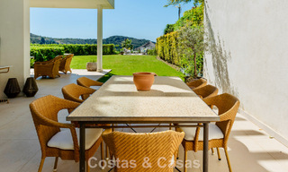 Apartamento dúplex de lujo con amplio jardín y vistas al mar en venta en Marbella - Benahavís 798357 