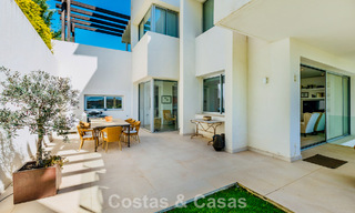 Apartamento dúplex de lujo con amplio jardín y vistas al mar en venta en Marbella - Benahavís 798360 
