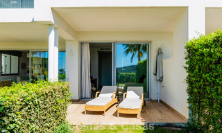 Apartamento dúplex de lujo con amplio jardín y vistas al mar en venta en Marbella - Benahavís 798361 