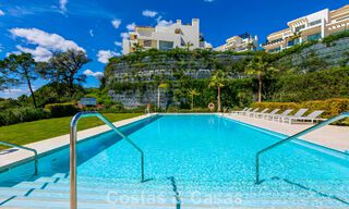 Apartamento dúplex de lujo con amplio jardín y vistas al mar en venta en Marbella - Benahavís 798373 