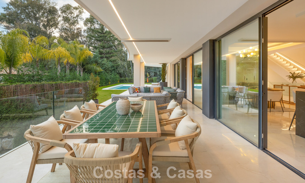 Villa de diseño avanzada en venta a pocos pasos del campo de golf, en el corazón de Nueva Andalucía, Marbella 798423