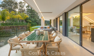 Villa de diseño avanzada en venta a pocos pasos del campo de golf, en el corazón de Nueva Andalucía, Marbella 798423 