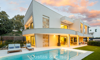 Villa de diseño avanzada en venta a pocos pasos del campo de golf, en el corazón de Nueva Andalucía, Marbella 798425 