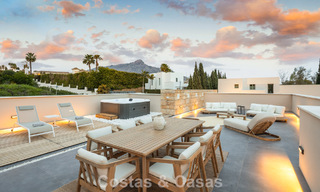 Villa de diseño avanzada en venta a pocos pasos del campo de golf, en el corazón de Nueva Andalucía, Marbella 798427 