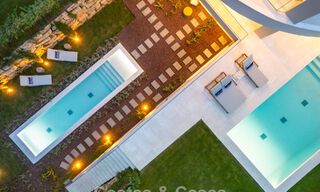 Villa de diseño avanzada en venta a pocos pasos del campo de golf, en el corazón de Nueva Andalucía, Marbella 798430 