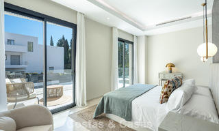Villa de diseño avanzada en venta a pocos pasos del campo de golf, en el corazón de Nueva Andalucía, Marbella 798432 