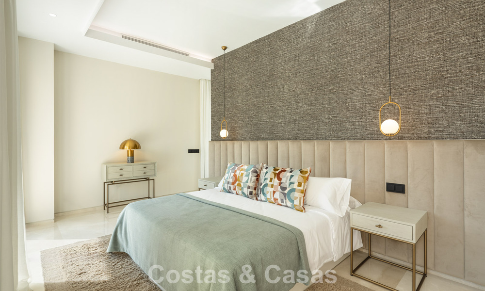 Villa de diseño avanzada en venta a pocos pasos del campo de golf, en el corazón de Nueva Andalucía, Marbella 798433