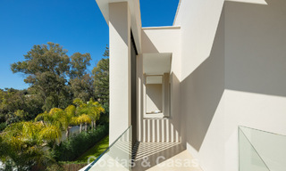 Villa de diseño avanzada en venta a pocos pasos del campo de golf, en el corazón de Nueva Andalucía, Marbella 798435 