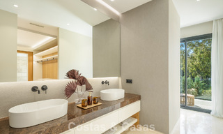 Villa de diseño avanzada en venta a pocos pasos del campo de golf, en el corazón de Nueva Andalucía, Marbella 798438 