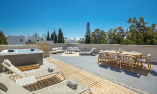 Villa de diseño avanzada en venta a pocos pasos del campo de golf, en el corazón de Nueva Andalucía, Marbella 798439 