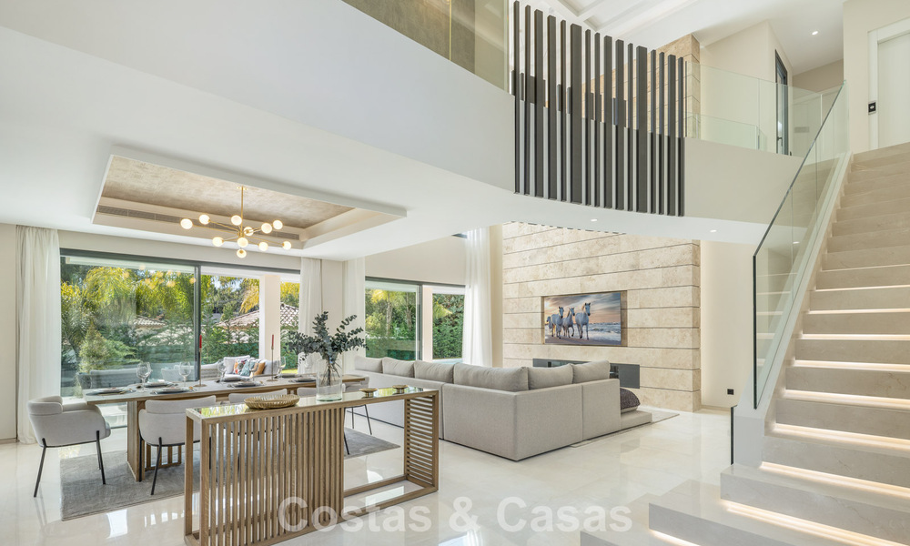 Villa de diseño avanzada en venta a pocos pasos del campo de golf, en el corazón de Nueva Andalucía, Marbella 798441