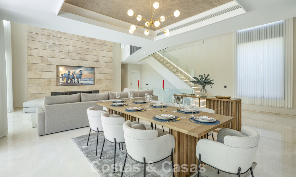Villa de diseño avanzada en venta a pocos pasos del campo de golf, en el corazón de Nueva Andalucía, Marbella 798443